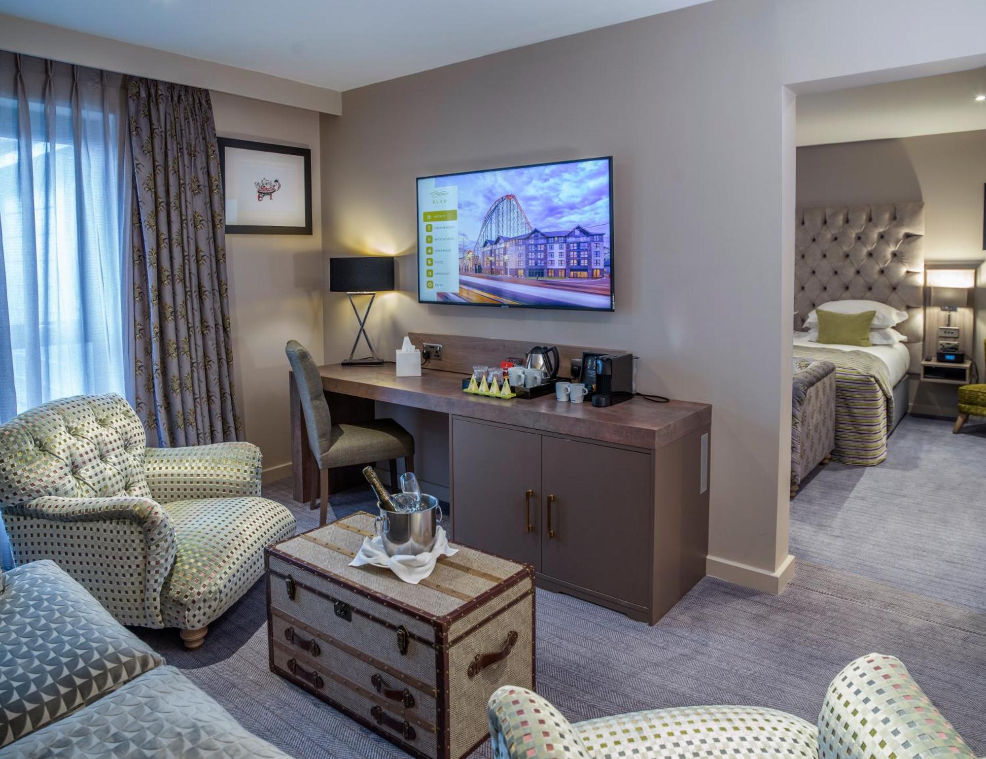 Boulevard Hotel Blackpool Extérieur photo A suite at the hotel