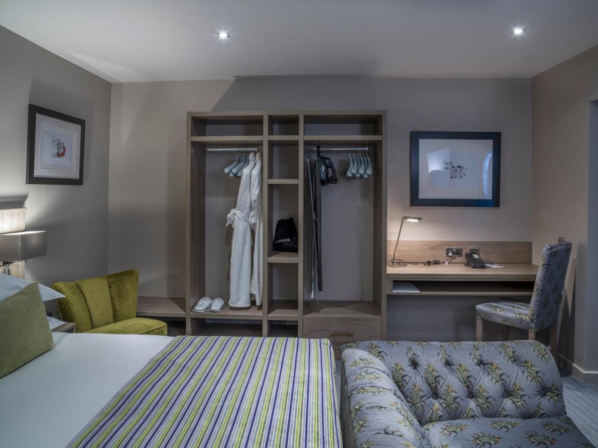 Boulevard Hotel Blackpool Extérieur photo A bedroom at the hotel