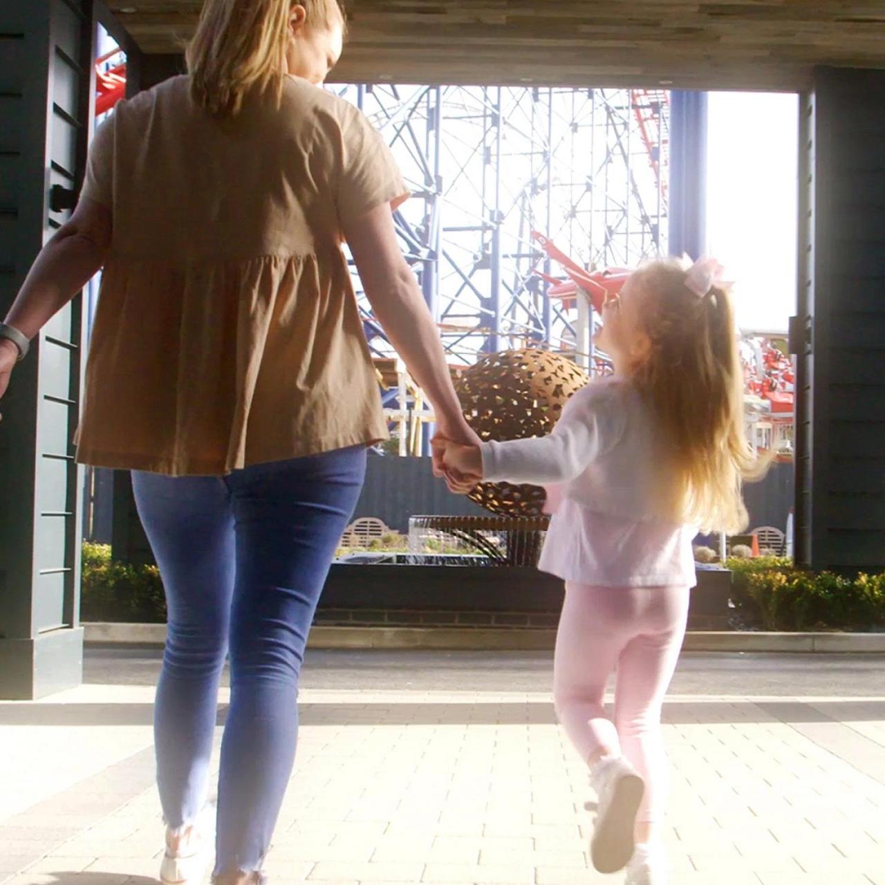 Boulevard Hotel Blackpool Extérieur photo A mother and her daughter