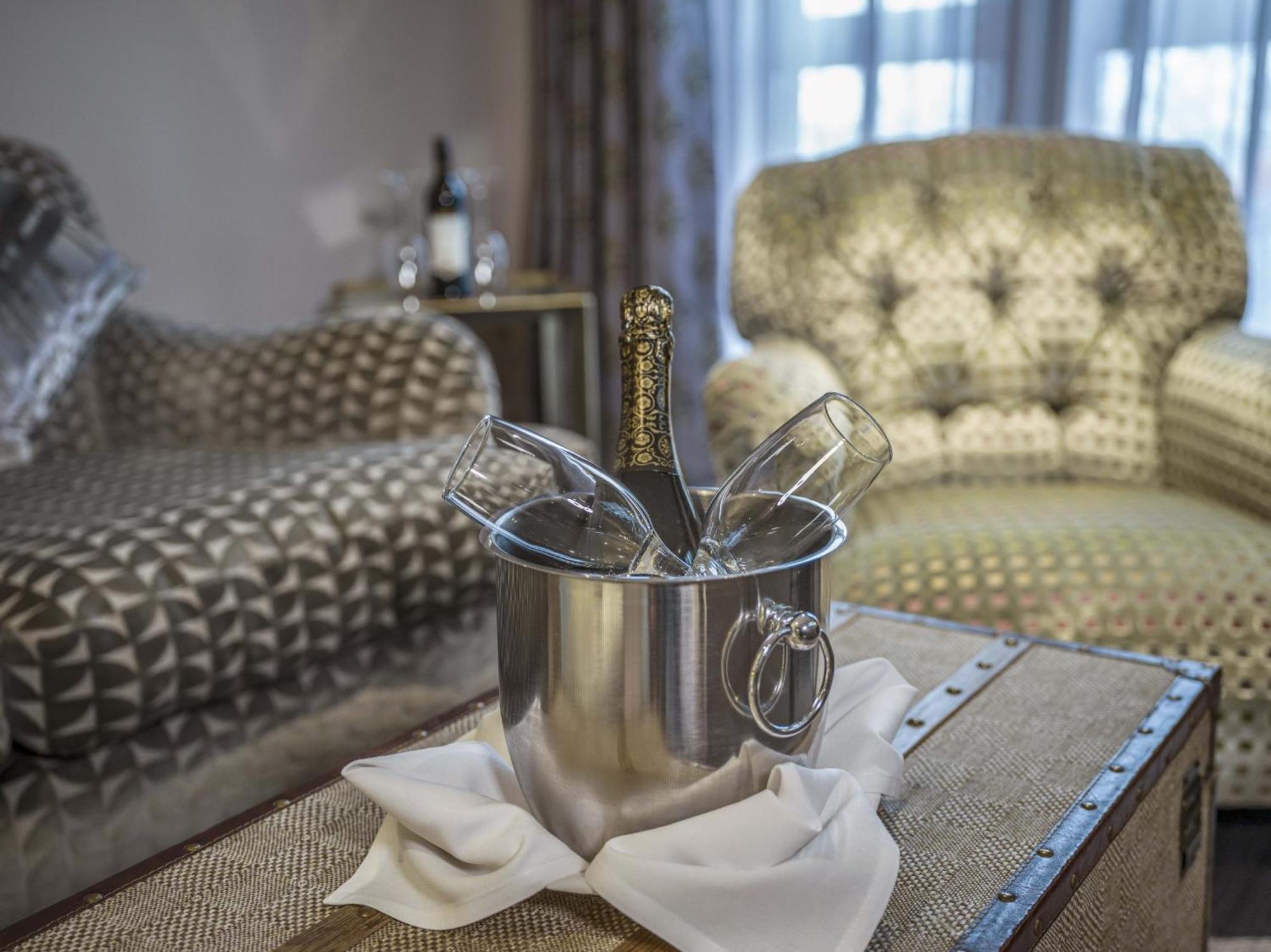 Boulevard Hotel Blackpool Extérieur photo Champagne bucket
